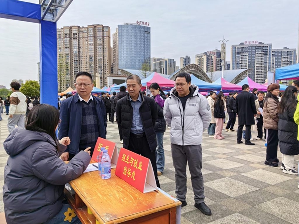 黔南民族师范学院4.jpg